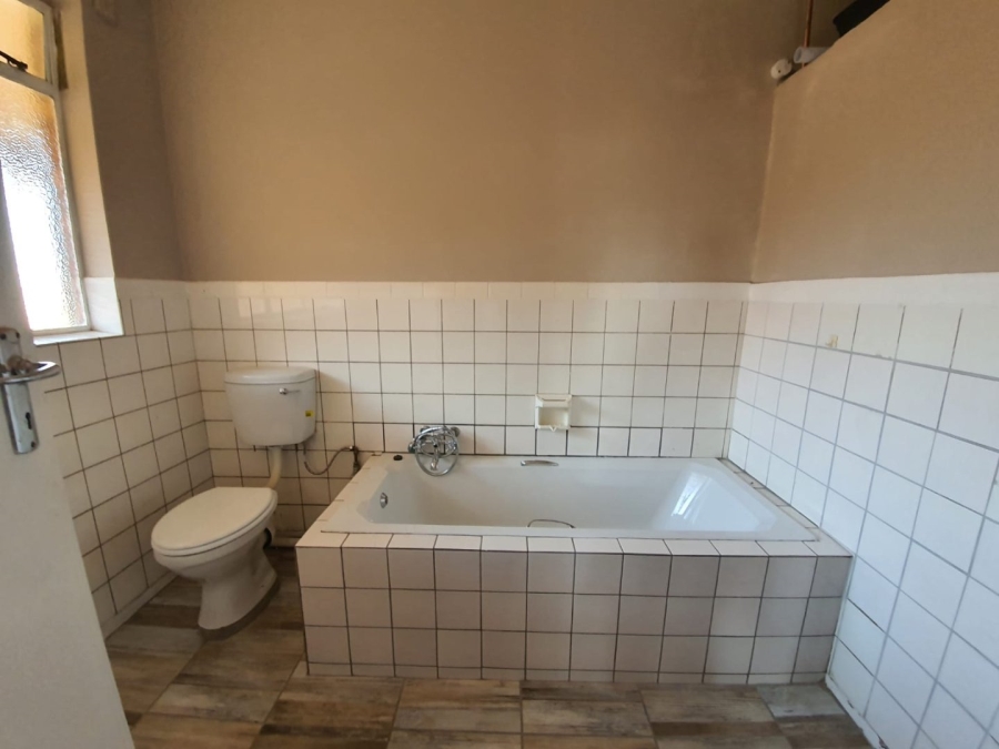 2 Bedroom Property for Sale in Kroonheuwel Free State